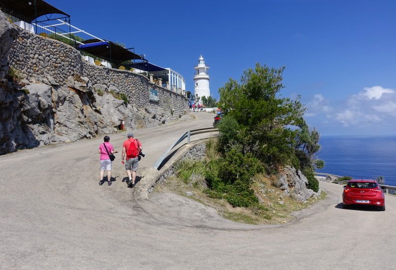 Straße zum Far del Cap Gros